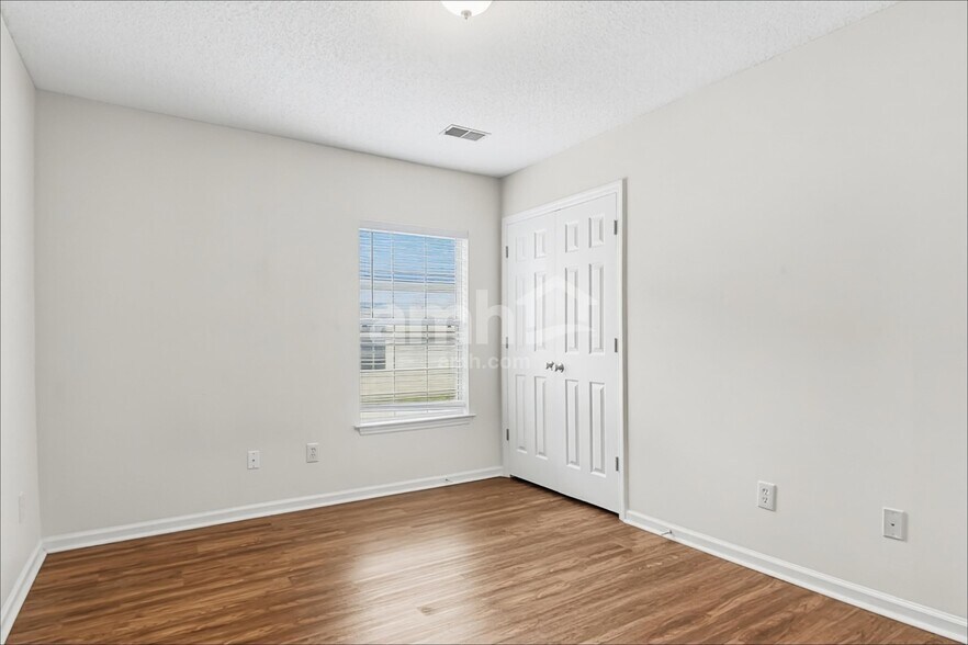 Building Photo - 135 Tyron Rd