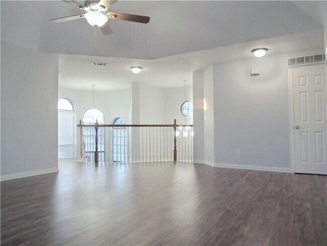 Building Photo - 2116 Leeds Dr