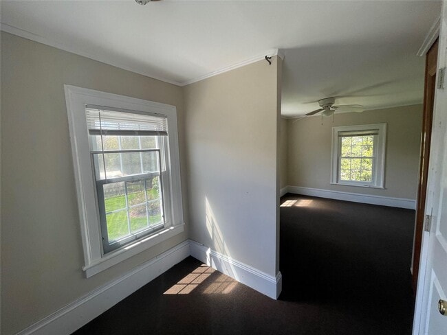 Building Photo - 496 N Country Rd