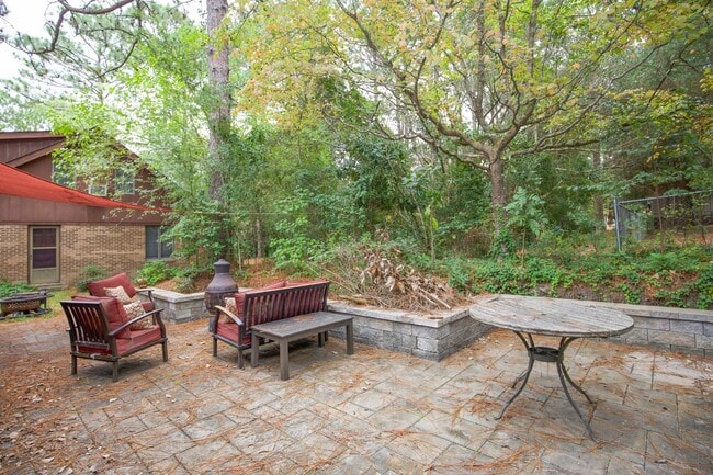 Building Photo - Cottage life in Southern Pines