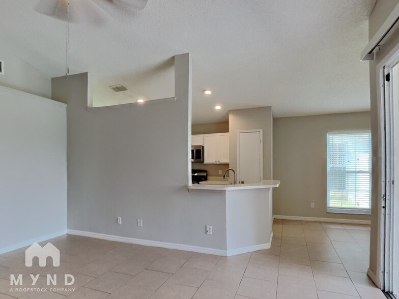 Building Photo - 10547 Cherry Oak Cir