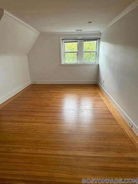 Building Photo - 1798 Beacon St