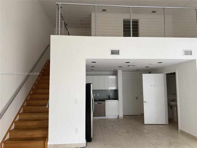 Building Photo - 1060 Brickell Ave