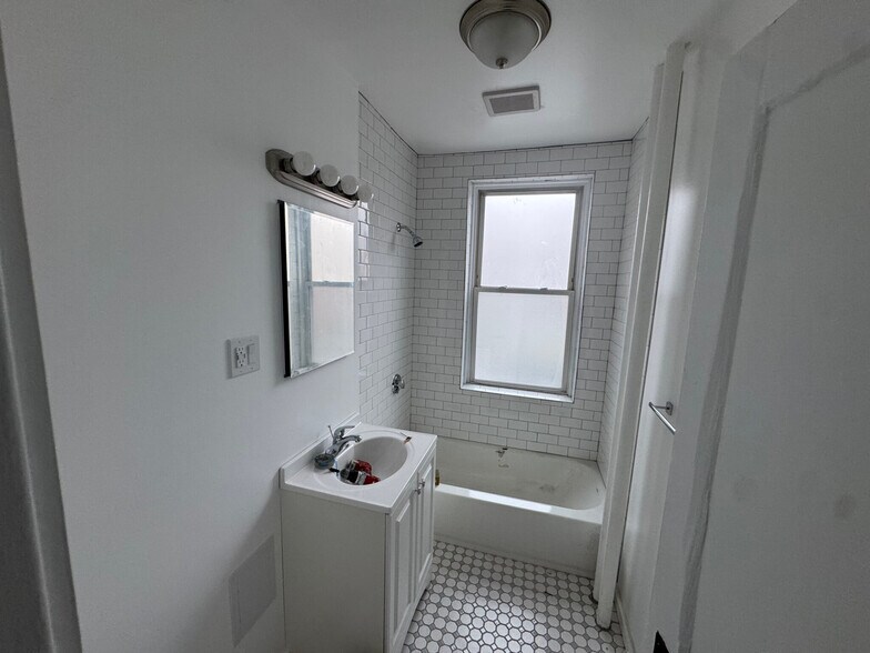 Building Photo - 100 Brainerd Rd