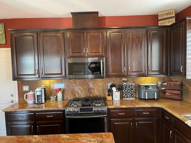 Building Photo - NEWER MODERN HOME BEHIND KAISER VACAVILLE *STAR RENTALS