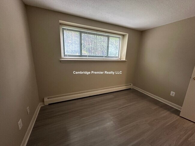 Building Photo - 375 Harvard St