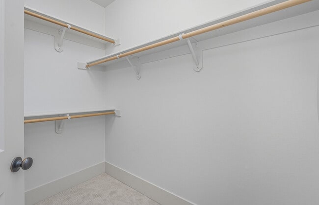 Building Photo - 619 SW Foresta Ter