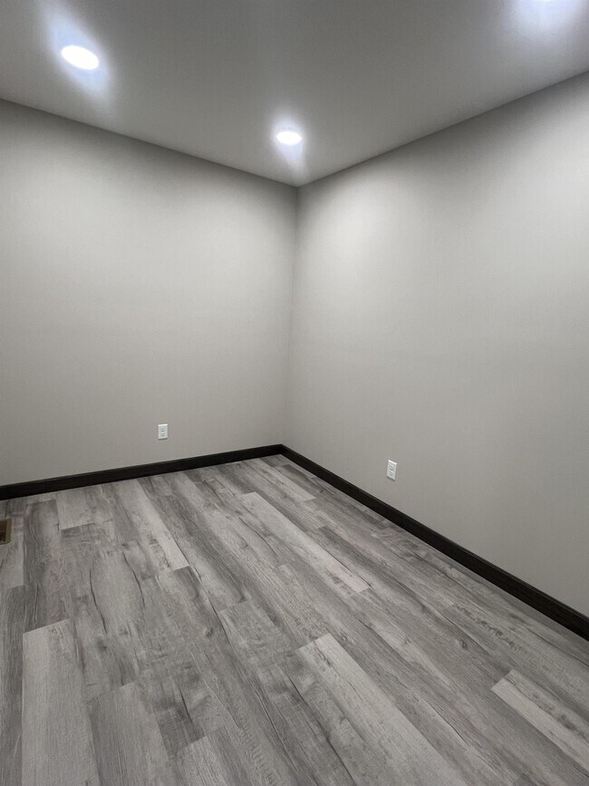 Building Photo - 322 Park St