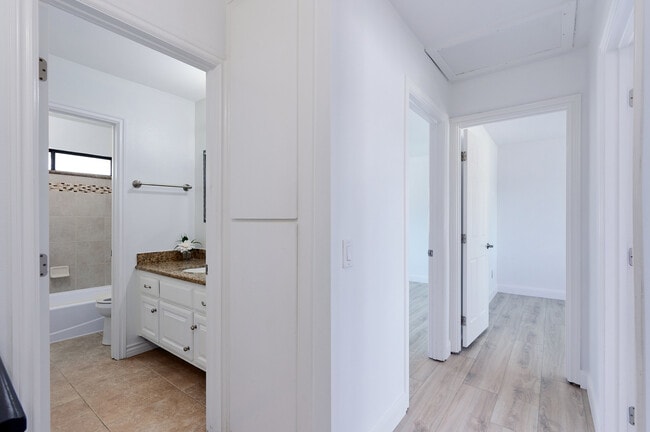 Building Photo - 28955 Oak Creek Ln