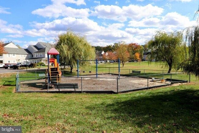 Building Photo - 505 Regency Pl