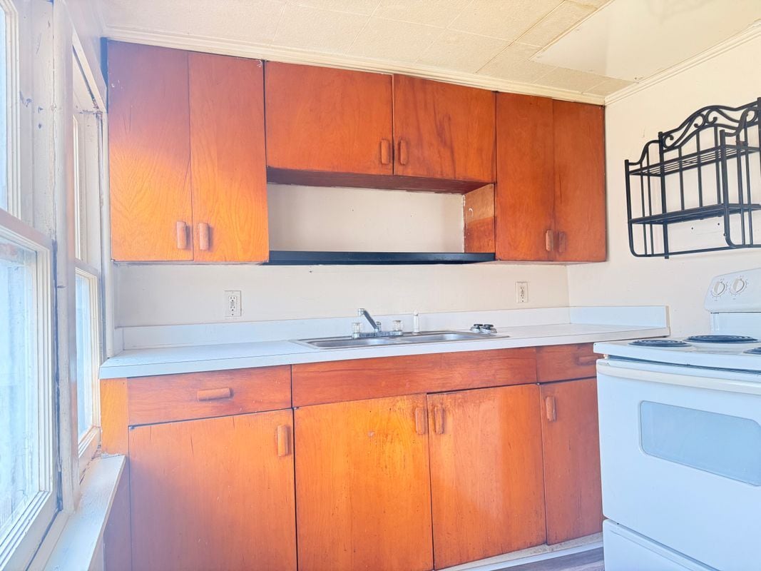 Building Photo - 502 Oak Dr