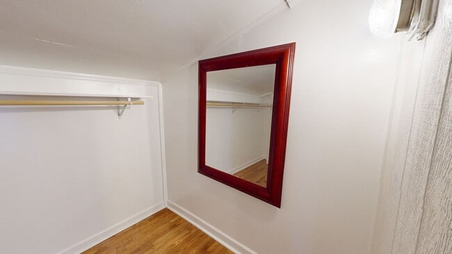 Building Photo - Charming 3 Bedroom Home with Modern Update...
