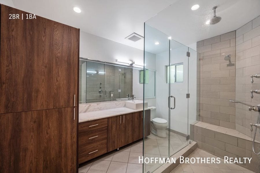 Building Photo - 1148 N Clark St