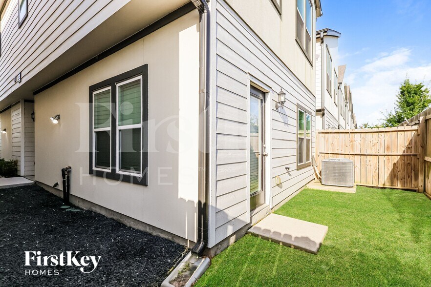 Building Photo - 357 N Centro Cir