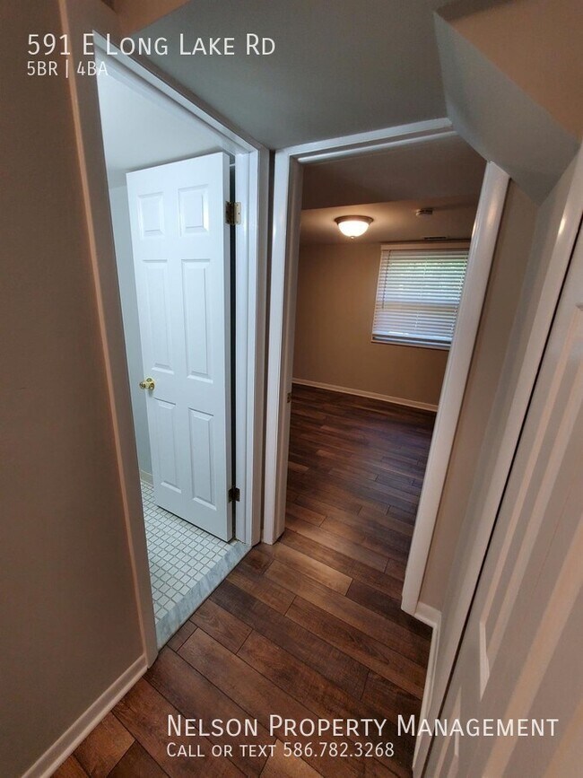 Building Photo - 591 E Long Lake Rd