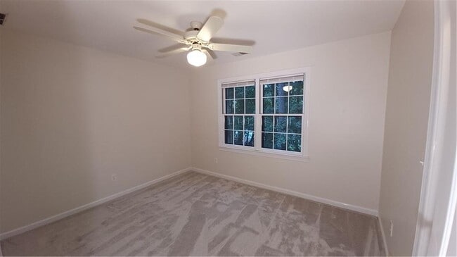 Building Photo - 5190 Southlake Dr