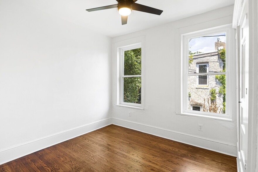 Building Photo - 1329 S Lindenwood St