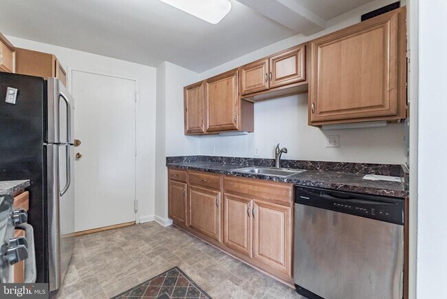 Building Photo - 10201 Grosvenor Pl
