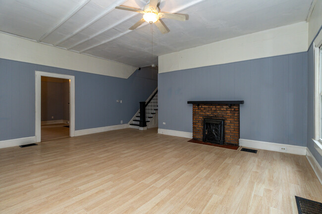 Building Photo - 3224 Garden Dr