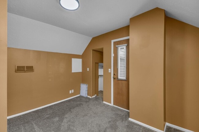 Building Photo - 951 E 700 S