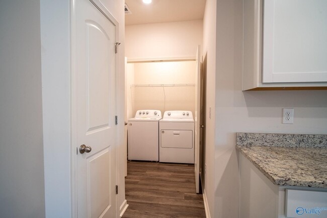 Building Photo - 217 Bay Pine Dr