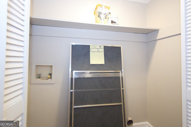 Building Photo - 460 Downing St