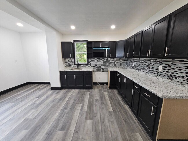 Primary Photo - Newly updated 3 Bedroom 1 Bathroom house l...