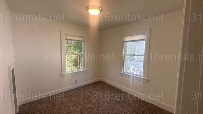 Building Photo - $850 - 2 bed 1 bath - Single Family Home