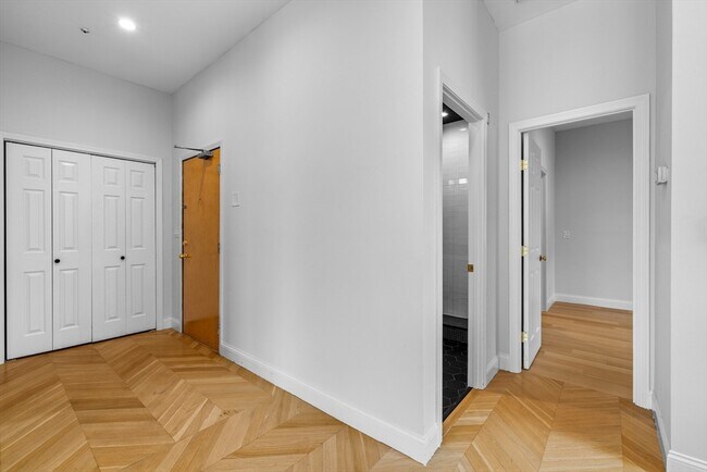 Building Photo - 21 Linden St