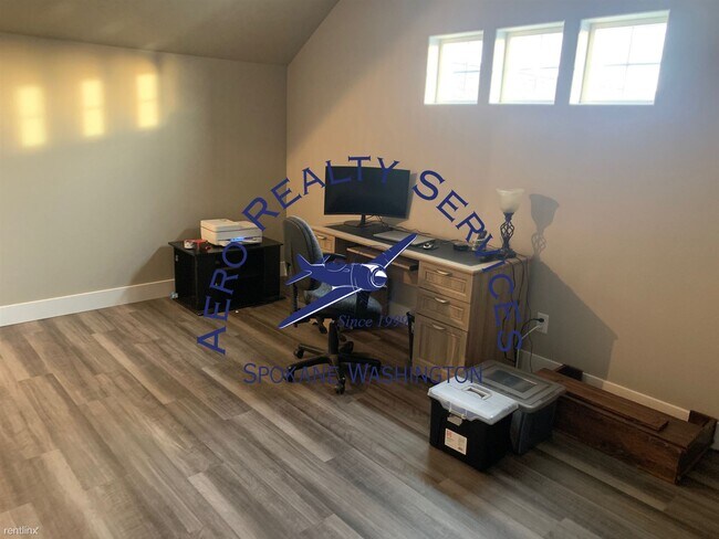 Building Photo - 4 br, 3 bath House - 1601 E Marilyn Cir