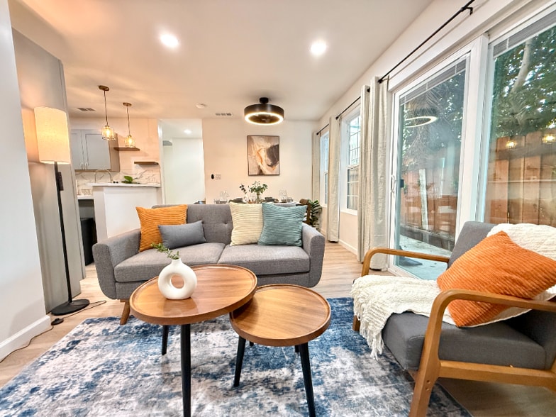 Building Photo - 3229 S Sherbourne Dr