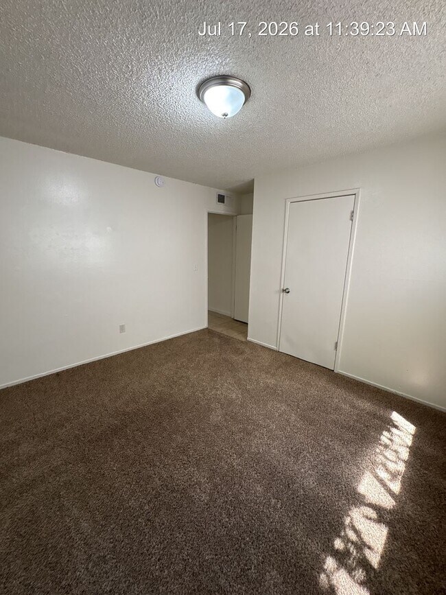 Building Photo - 81 E Hazelwood Dr