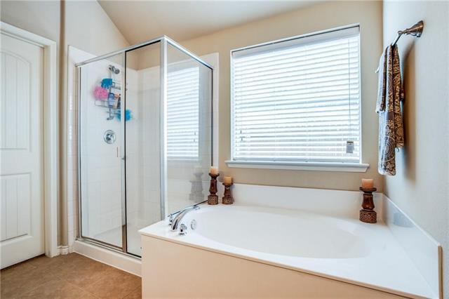 Building Photo - 1009 Kerrville Way