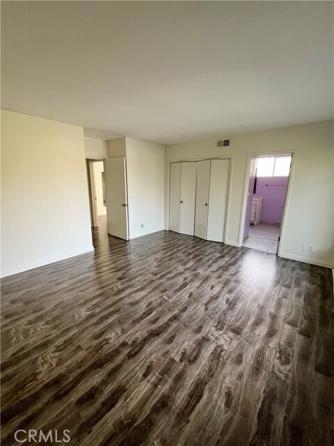 Building Photo - 837 S Windsor Blvd