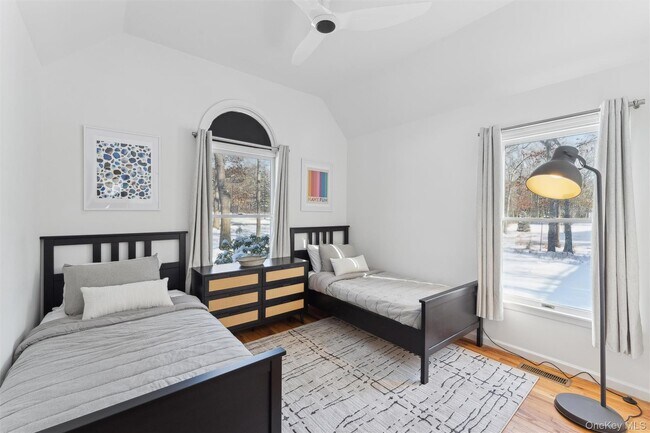 Building Photo - 14 Hildreth Rd S