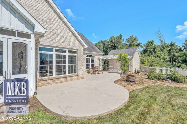 Building Photo - 7621 Nandina Dr