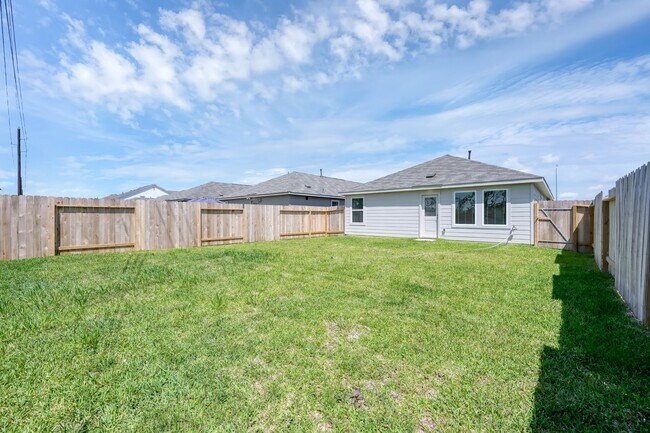 Building Photo - 29635 Knollwood Bay Rd