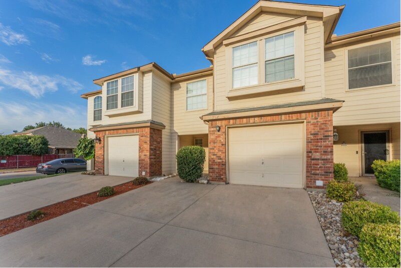 Building Photo - 3974 Fernando Dr
