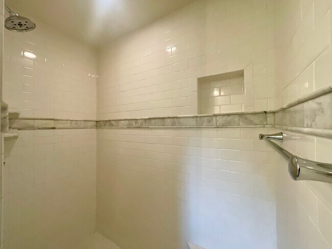 Building Photo - Turnkey Renovated Home!