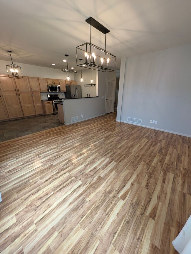 Building Photo - 908 S Mineral Dr