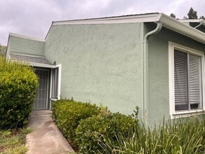 Building Photo - Renovated 3 Bedroom/1 Bath Town Home