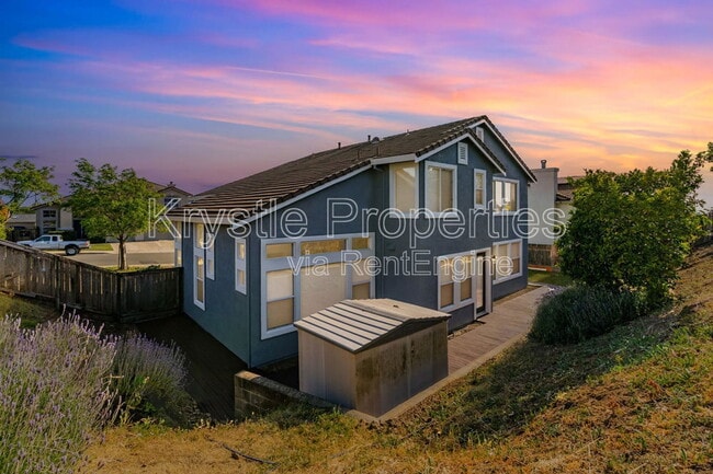 Building Photo - 35 Goldfinch Dr