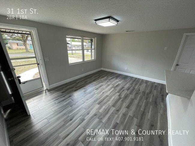 Building Photo - 31 E 1st St