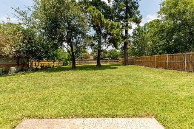 Building Photo - 2555 Halstead Dr