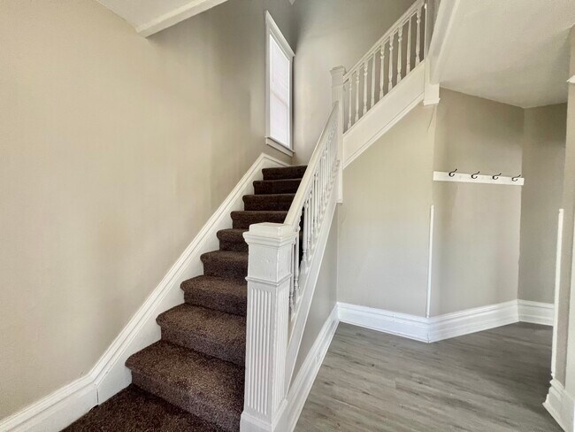 Building Photo - 812 Woodward Ave