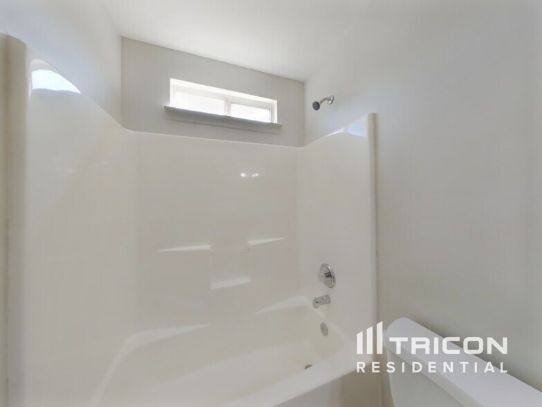 Building Photo - 21214 Peachvine Ln