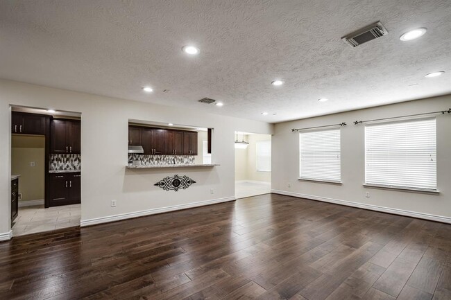 Building Photo - 5914 Shadow Creek Ct