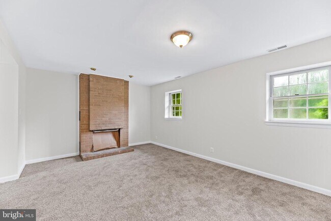Building Photo - 321 Sun Park Ln
