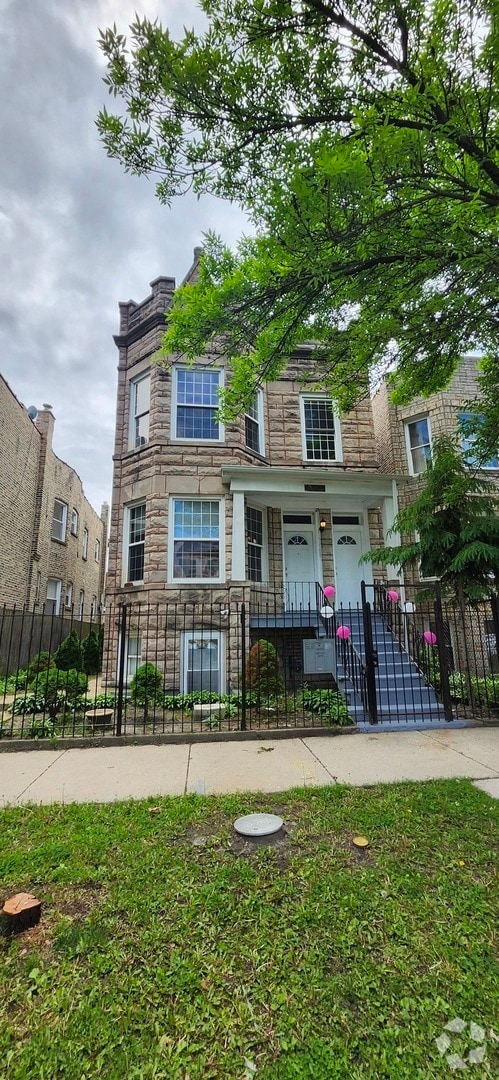 Building Photo - 3427 W Evergreen Ave