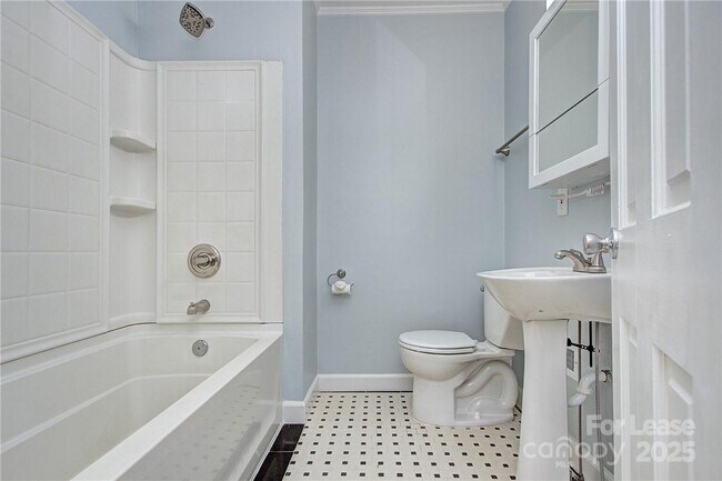 Building Photo - 308 Seneca Pl